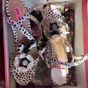 Betsey Johnson Black and White Flower Heels